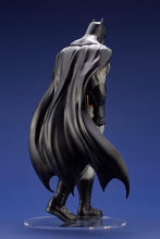 Load image into Gallery viewer, Kotobukiya DC Comics Batman Last Knight on Earth Artfx Statue