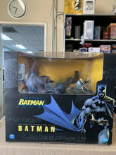 Load image into Gallery viewer, KOTOBUKIYA ARTFX 1/6 scale Pre-Painted PVC Batman Statue Blue Edition