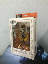 Load image into Gallery viewer, SQUARE ENIX Kingdom Hearts 2 Play Arts Special Edition SORA Master Form Figure