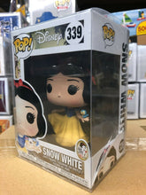 Load image into Gallery viewer, Funko POP! Disney SNOW WHITE Figure #339 w/ Protector