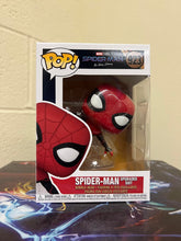 Load image into Gallery viewer, Funko POP! Marvel: Spider-Man SPIDER-MAN Upgraded Suit Figure #923 w/ Protector