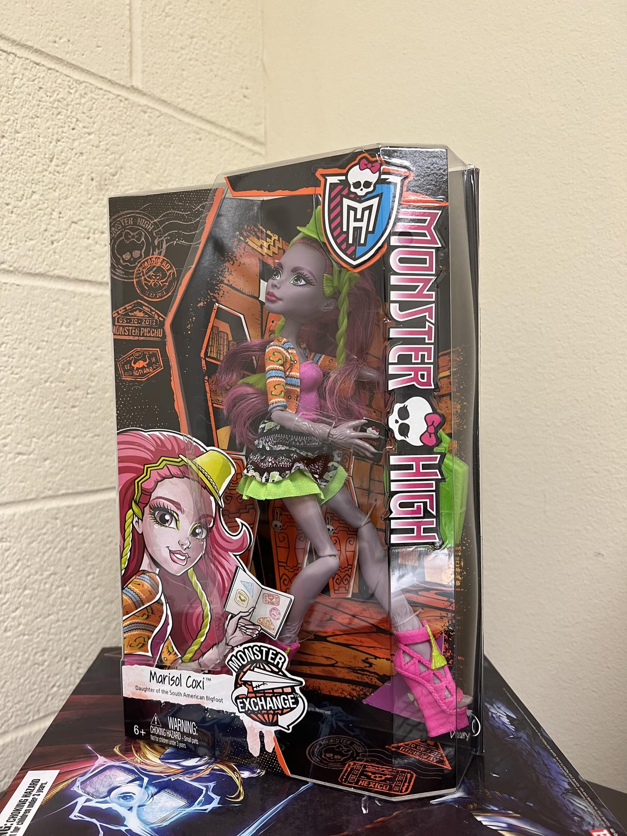 Monster High Monster Exchange Program DRACULAURA Doll