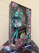 Load image into Gallery viewer, Monster High Frights, Camera, Action! HONEY SWAMP Doll
