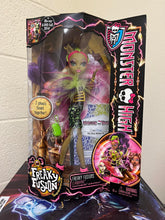 Load image into Gallery viewer, Monster High Freaky Fusion CLAWVENUS Doll NEW