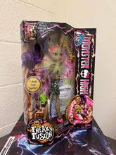 Load image into Gallery viewer, Monster High Freaky Fusion CLAWVENUS Doll NEW