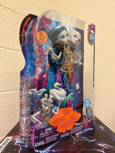 Monster High Great Scarrier Reef PERI & PEARL SERPENTINE Doll