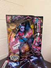 Load image into Gallery viewer, Monster High Freaky Fusion AVEA TROTTER Doll NEW